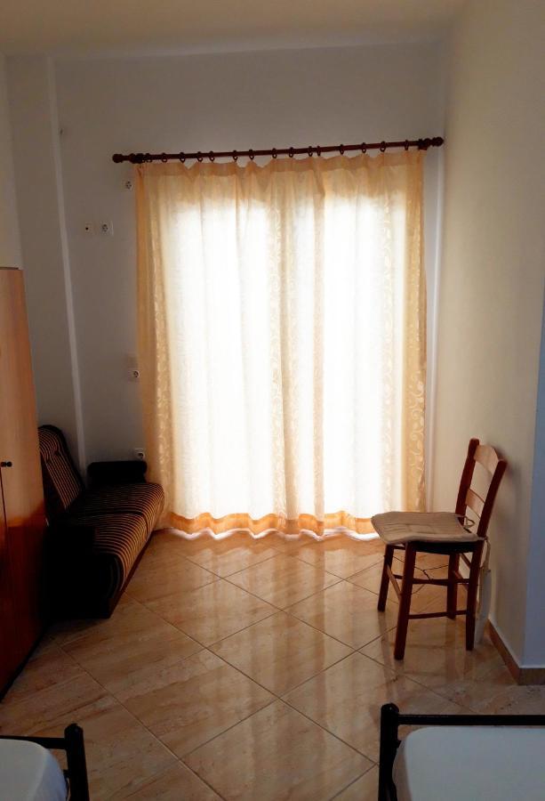 Ενοικιαζόμενα Δωμάτια Γεωργία Σταμούλου Roviész Kültér fotó
