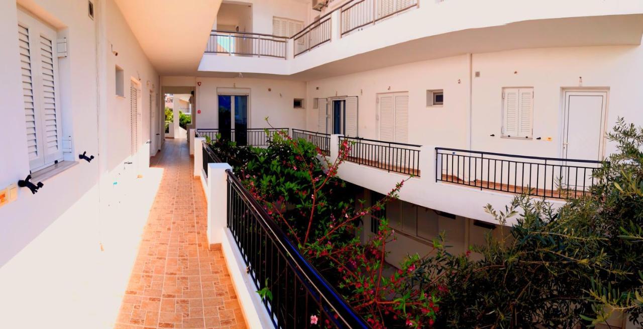 Ενοικιαζόμενα Δωμάτια Γεωργία Σταμούλου Roviész Kültér fotó